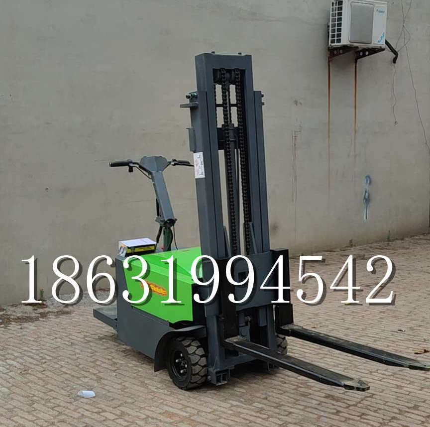 和龙市优程全电动叉车插腿式堆高车液压装卸车1.5吨升高小型站驾式铲车