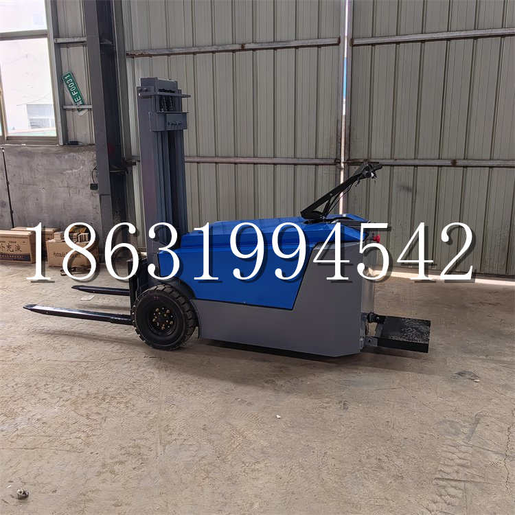 和龙市全电动叉车插腿式堆高车液压装卸车1.5吨升高小型站驾式铲车